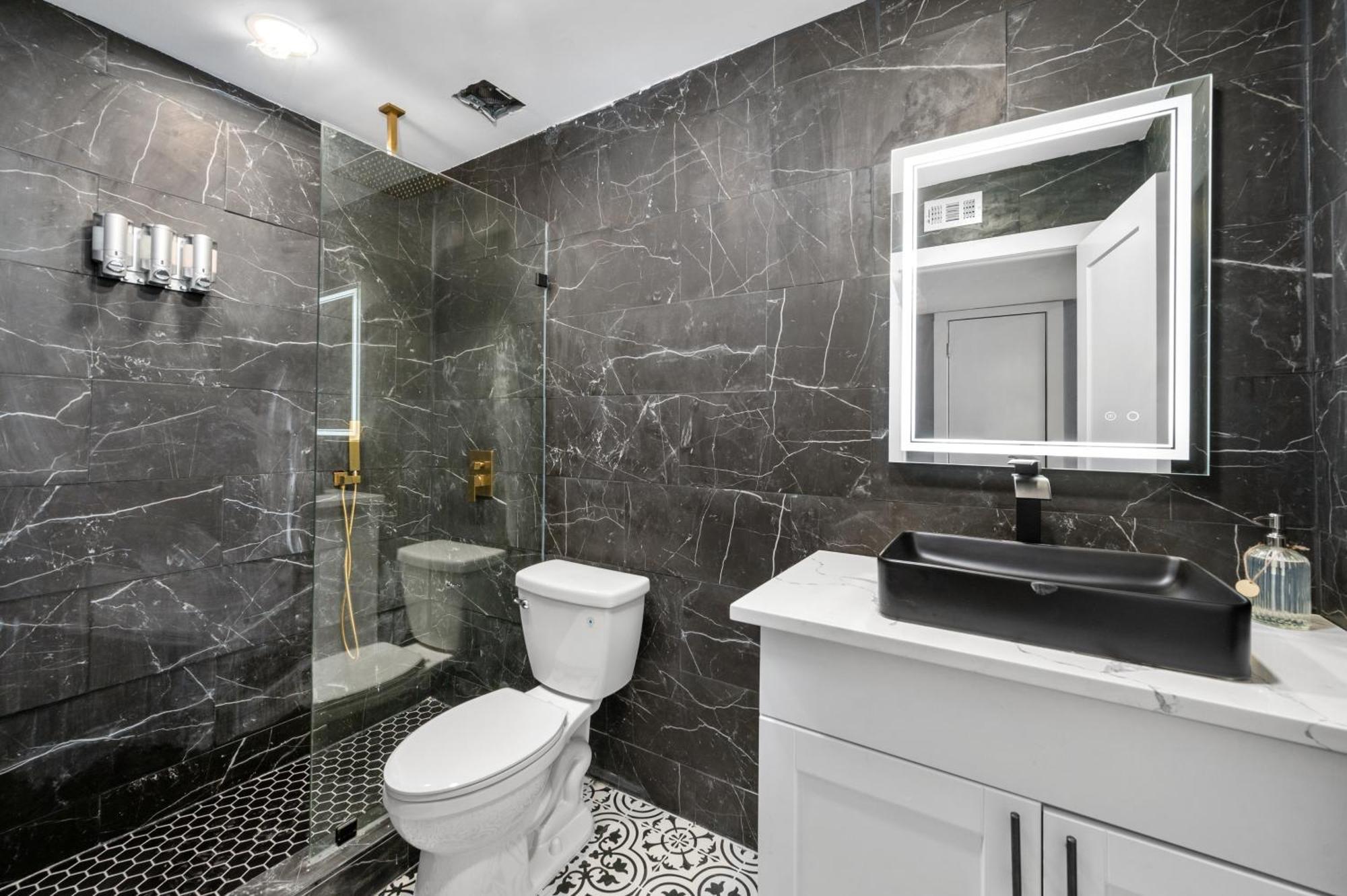 Heights 1br Chic Apt With King Bed & Pool