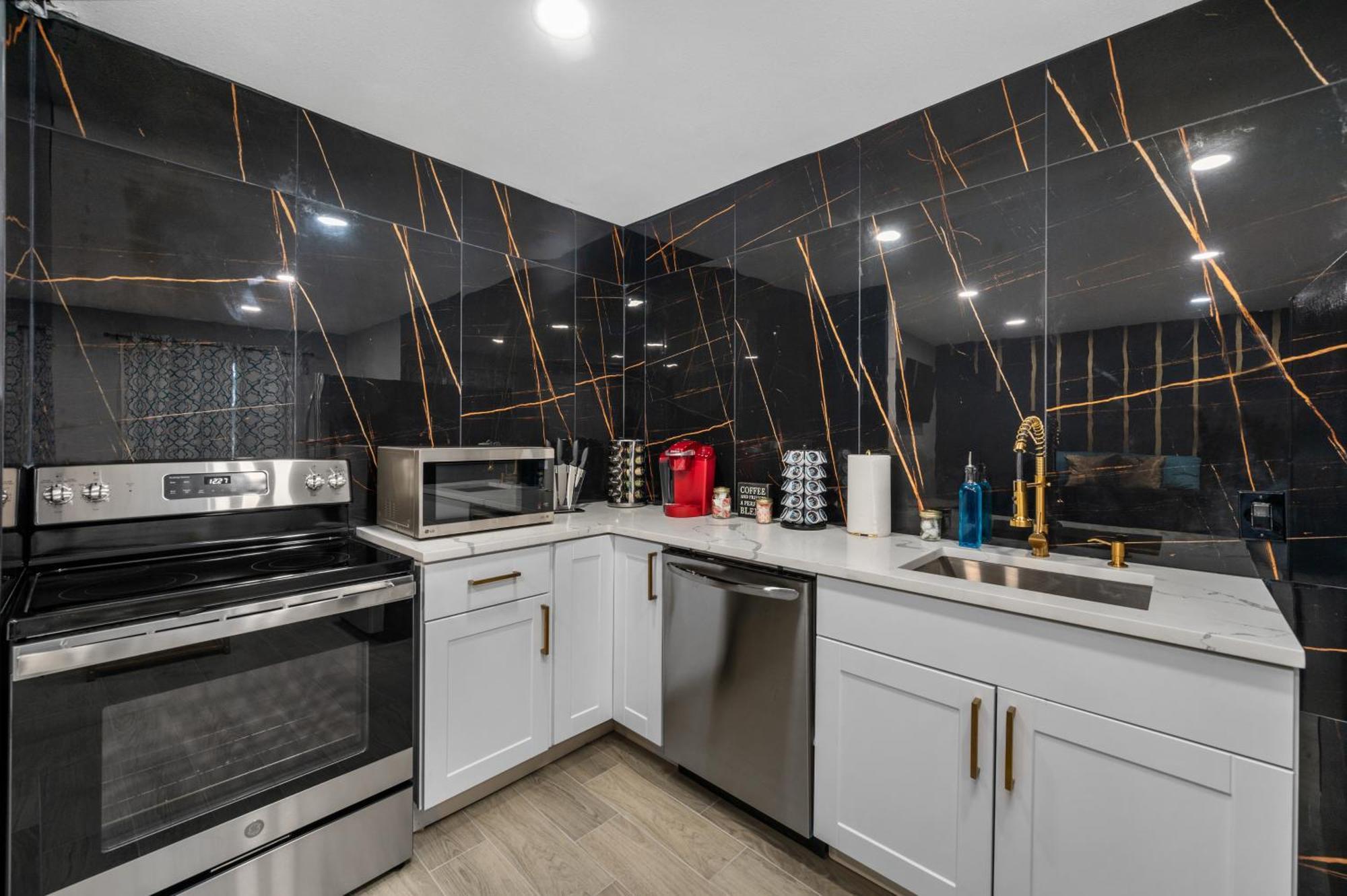 Apartment Heights 1br Chic Apt With King Bed & Pool *